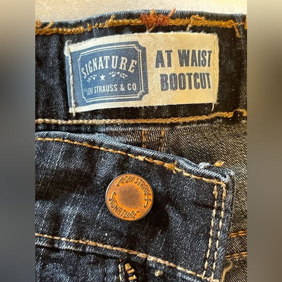 Levi's Strauss Signature Women’s At Waist Bootcut Jeans Dark
Wash Size 12 M - Picture 7 of 13